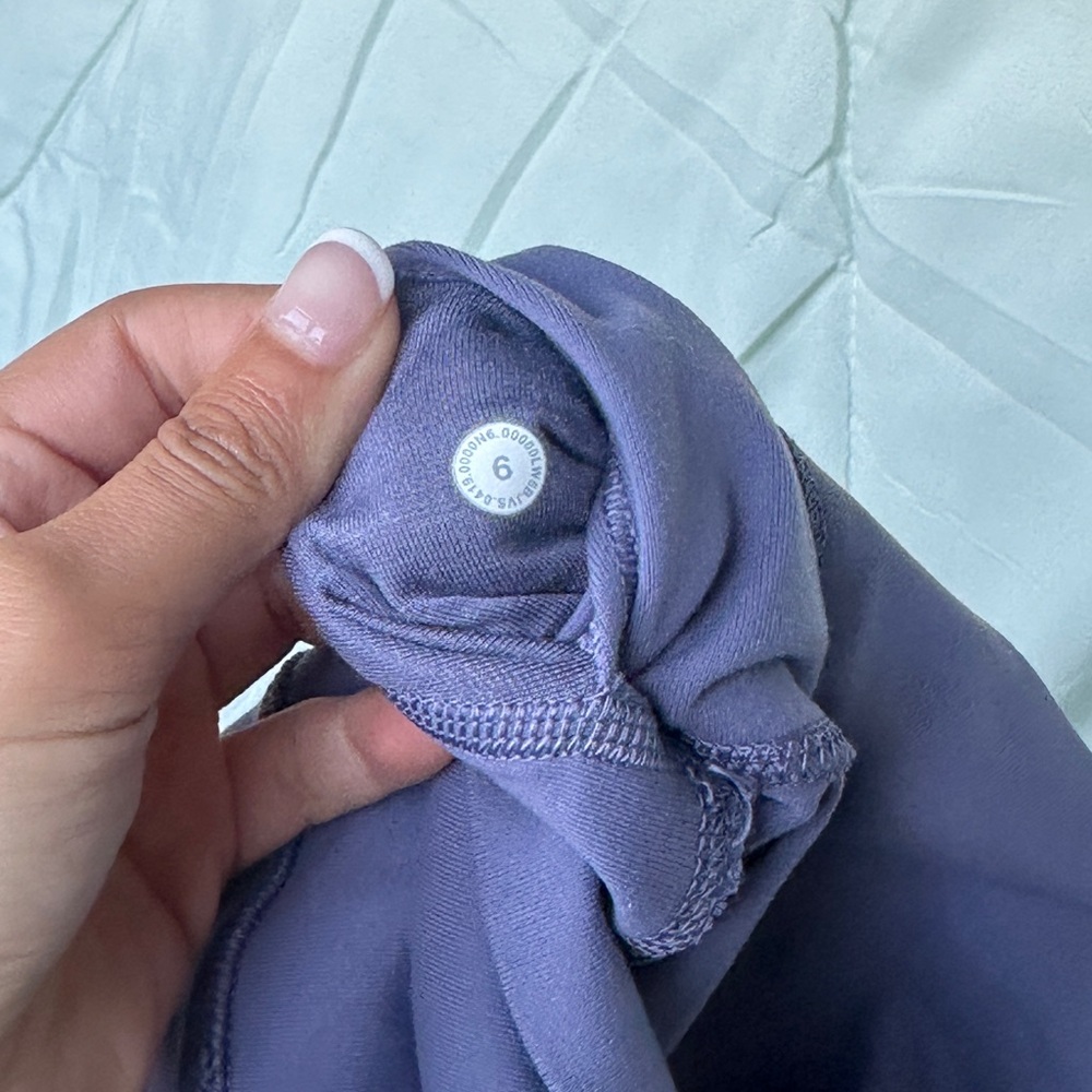 Lululemon - Picture 4 of 4